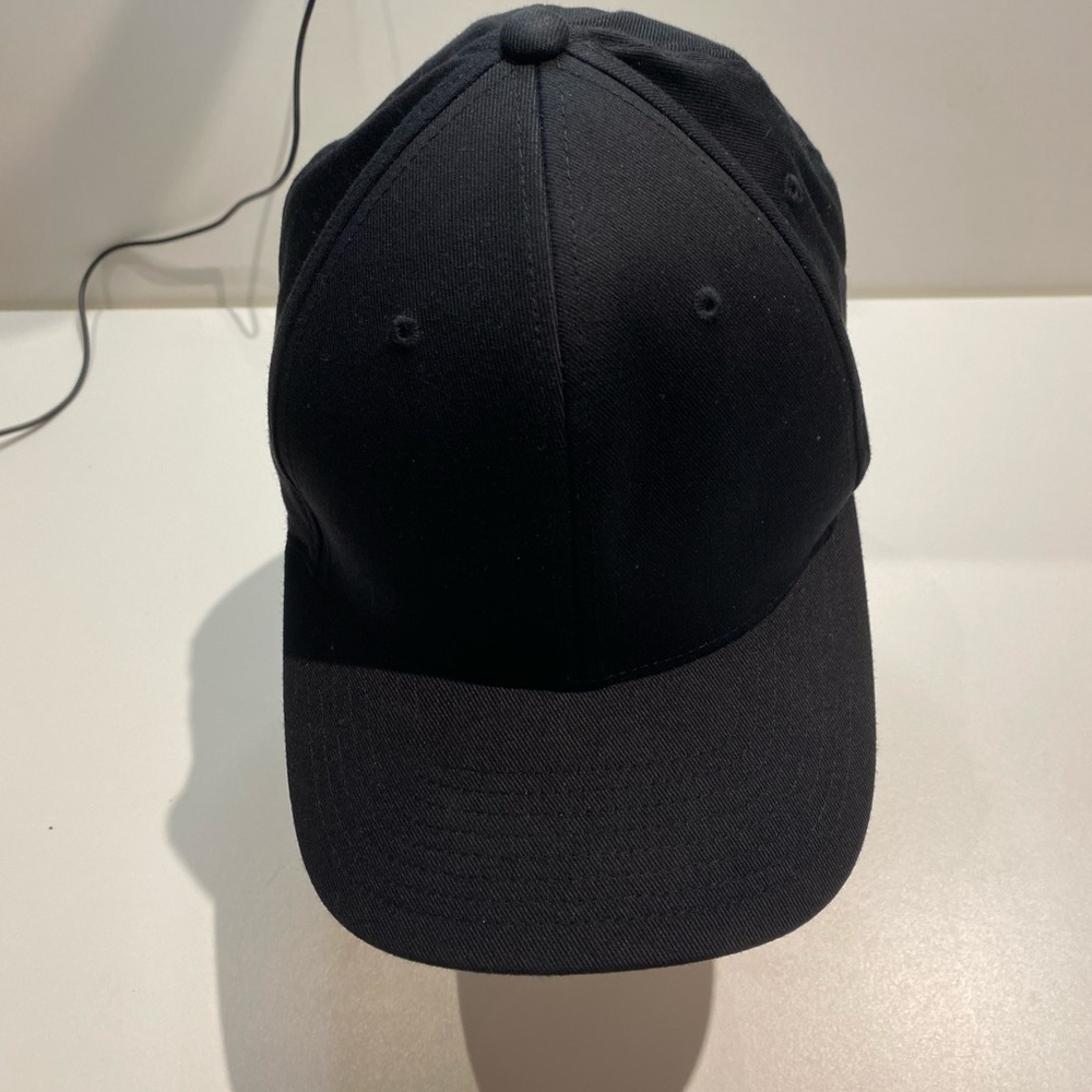Black hat. Plain